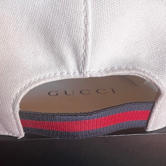 GUCCI WHITE GG HAT W/BOX - Picture 5 of 16